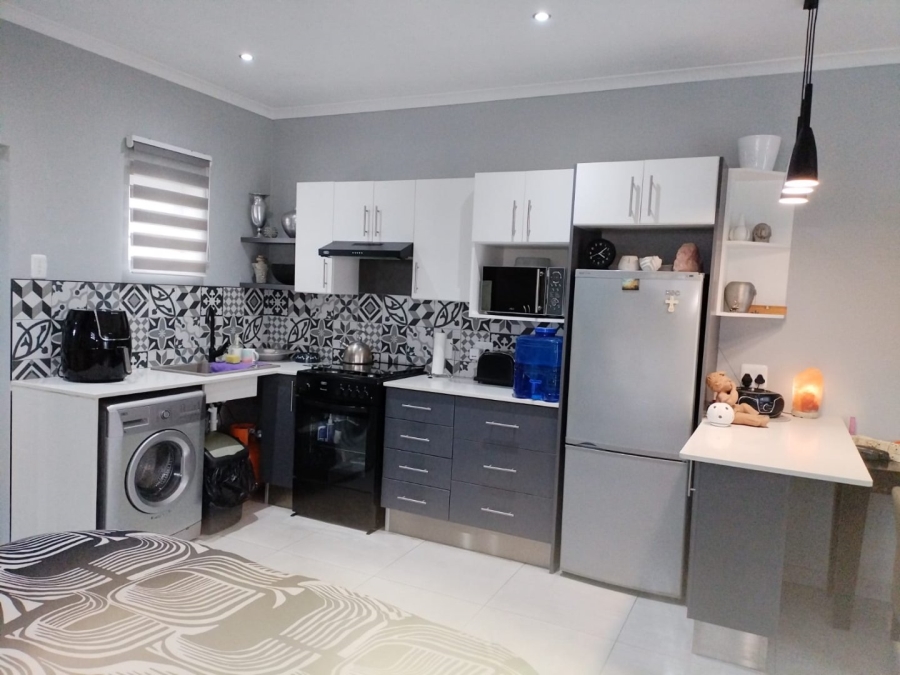 To Let 1 Bedroom Property for Rent in Fernglen Eastern Cape